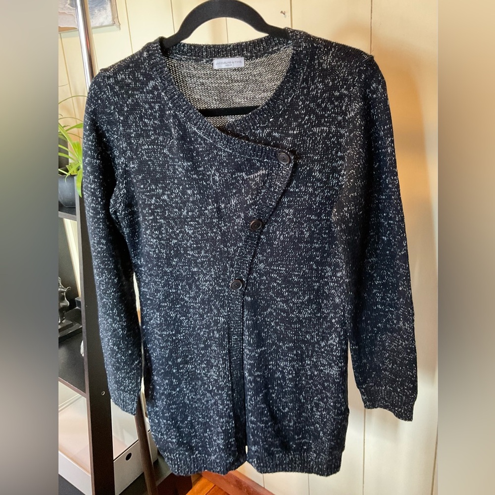 Jaqueline de Yong, Elegant Black and Gray Button-Up Cardigan